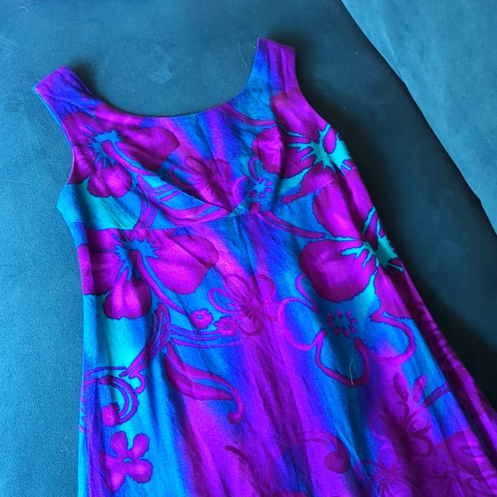 Splendid vintage muu muu. Empire waist, long, long, long. Ukulele not included.